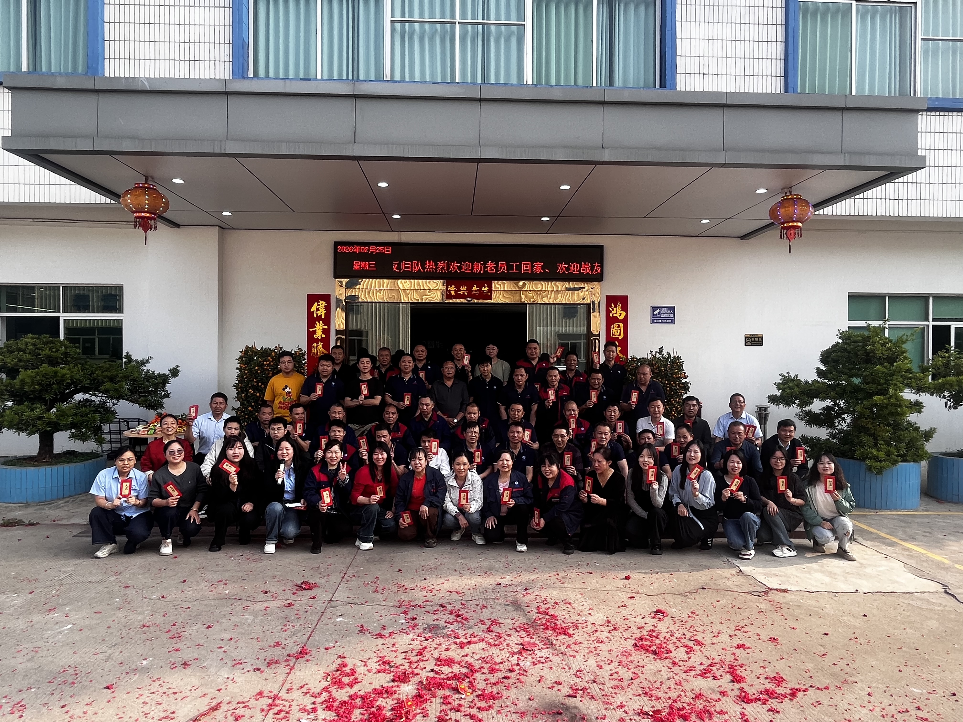 ປີໃໝ່, ລະດັບຄວາມສູງໃໝ່: ຍົກລະດັບບ່ອນເຮັດວຽກທີ່ສະຫຼາດດ້ວຍຖັນຍົກໄຟຟ້າຂອງ Huagang